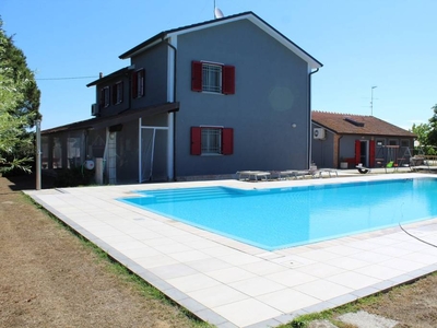 Villa singola con Piscina all'interno del Parco del delta