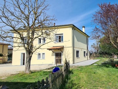 Villa, via Renato Fabbri, zona Sant'antonio, Medicina