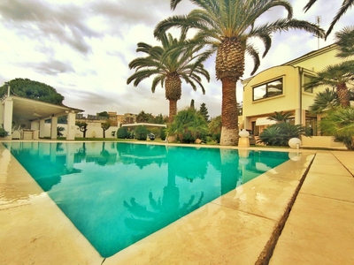 Villa (zona residenziale) di 6 vani /450 mq a Bari (zona PALESE)