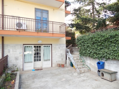 Appartamento di 4 vani /160 mq a Cassano delle Murge (zona Zona semi centrale)