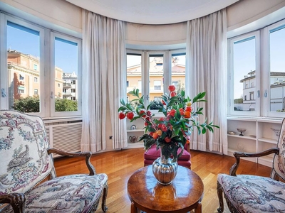 Appartamento di prestigio di 330 m² in vendita Roma, Italia