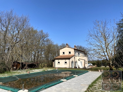 Casa con Piscina in vendita vicino a Cortona Toscana