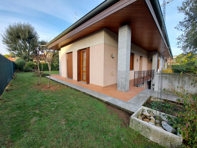 Casa in vendita in Cernusco sul Naviglio, Italia