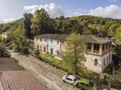 Complesso immobiliare con terreno a Murlo, Siena