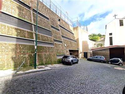 Garage / Posto Auto - Coperto a Napoli