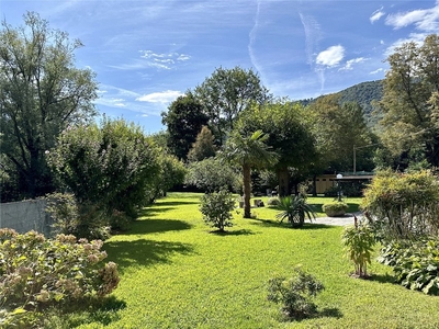 Grande Villa fronte lago con panorama stupendo