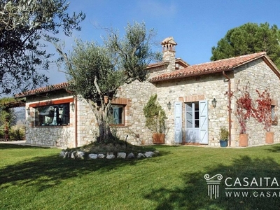 Lussuoso casale in vendita Vocabolo Castello di Izzalini, 5, Todi, Perugia, Umbria