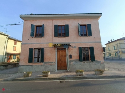 Palazzo in Vendita in Via Roma 82 a Sissa Trecasali