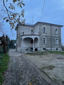Villa da ristrutturare a Agazzano