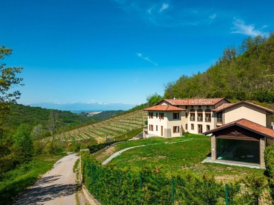 Villa di 1000 mq in vendita Serravalle Langhe, Piemonte