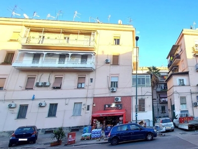 Appartamento in Via Emanuele Gianturco, Napoli (NA)