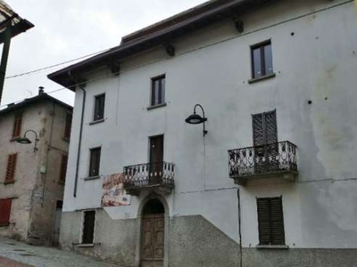 Appartamento in Via Vittorio Emanuele Secondo 16, Taceno, 8 locali