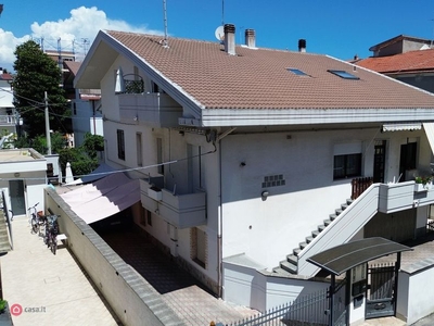 Casa Bi/Trifamiliare in Vendita in Via CAVOUR a Montesilvano