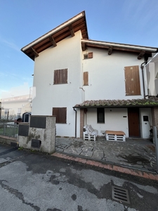 Casa indipendente con giardino in via bassa, Campi Bisenzio