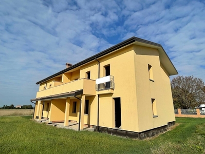 Casa indipendente in Via Poggio Renatico, Ferrara, 5 locali, 2 bagni