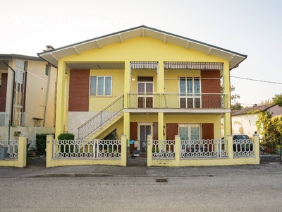 Casa indipendente in Via roma, Portomaggiore, 9 locali, 2 bagni