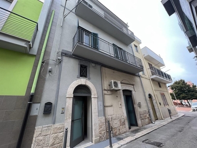 Casa indipendente in VIA TRIESTE, Modugno, 4 locali, 2 bagni, 146 m²