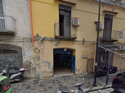 Negozio/Locale commerciale in Vendita in Piazza Mercato a Napoli