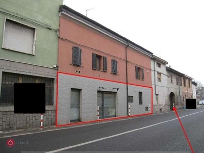 Negozio/Locale commerciale in Vendita in Via Emilia Pavese 222 a Piacenza