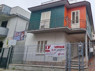 Palazzo in vendita a Pomigliano D'Arco