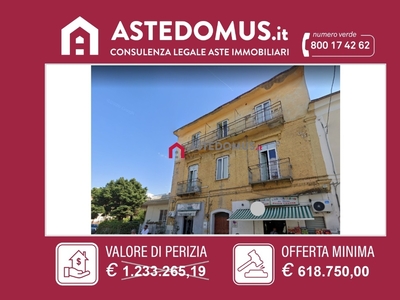Palazzo in Via Tescione, Caserta, 14 locali, 7 bagni, 294 m²