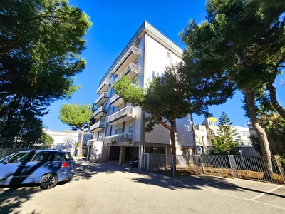 Quadrilocale a Bari, 2 bagni, garage, 112 m², 4° piano, ascensore