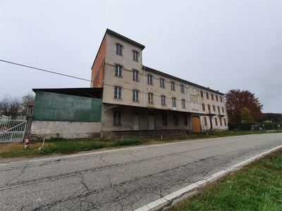 Rustico/Casale/Castello in vendita in Strada Provinciale per Alessandria 22, Altavilla Monferrato