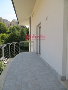 Trilocale in Via Poggio Santa Maria, L'Aquila, 2 bagni, 85 m²