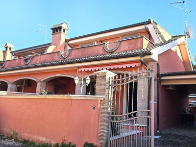 Villa Bifamiliare a Ardea in Via Toce