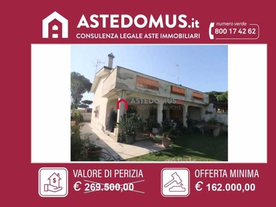 Villa in Vendita ad Roma - 162000 Euro