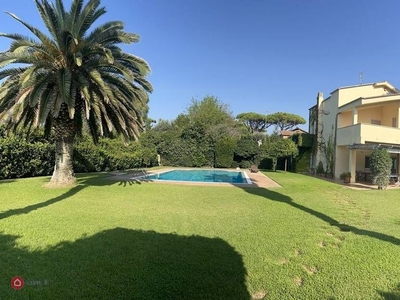 Villa in Vendita in Via Rosignano Marittima 32 a Fiumicino
