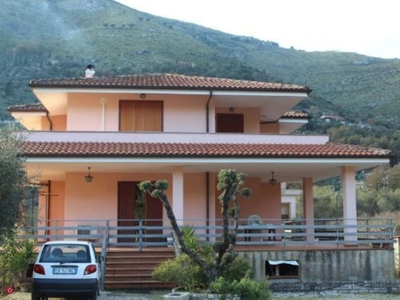 Villa con terrazzo a Itri