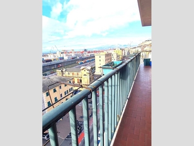 Appartamento in Vendita a Genova, zona Sampierdarena, 115'000€, 102 m²