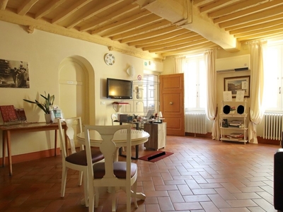 Appartamento in Vendita a Lucca, zona Centro storico, 550'000€, 140 m², arredato