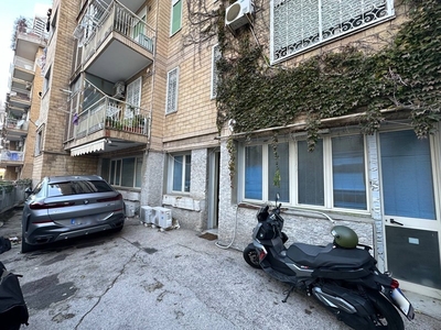 Appartamento in Vendita a Napoli, zona Vomero, 400'000€, 130 m²