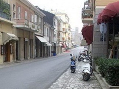 Attività commerciale in Affitto a Rimini, zona Centro Storico, 1'000€, 40 m²