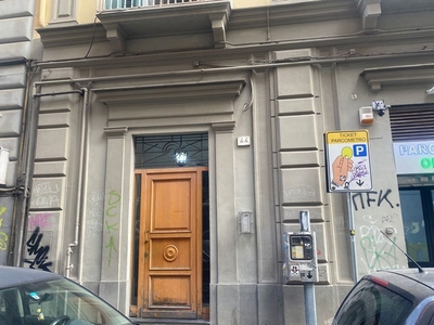 Bilocale in Vendita a Napoli, 180'000€, 62 m²