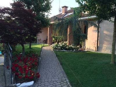 Casa in vendita in Bernareggio, Italia
