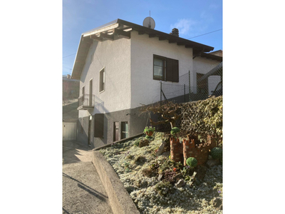 Casa in vendita in Zogno, Italia