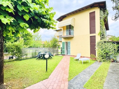 Casa indipendente con terrazzo, Forte dei Marmi centro