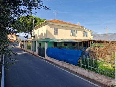 Casa indipendente di 310 mq in vendita - Albenga