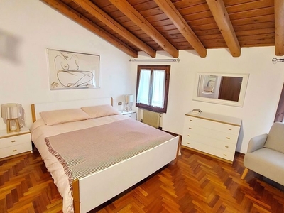 Casa Indipendente in Affitto a Treviso, 1'000€, 100 m², arredato