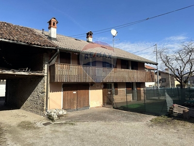 Casa Semi Indipendente in Vendita a Belluno, zona Visome, 195'000€, 150 m²