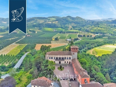 Castello di 4700 mq in vendita - Bubbio, Italia