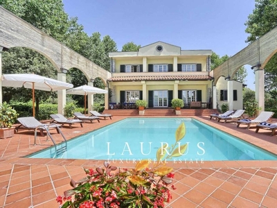Prestigiosa villa di 400 mq in affitto Via 4 Novembre, Montignoso, Toscana