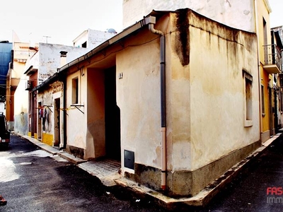 Garage / Posto auto in Via Labirinto a Avola