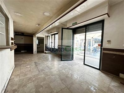 Locale commerciale in Affitto a 1.200€