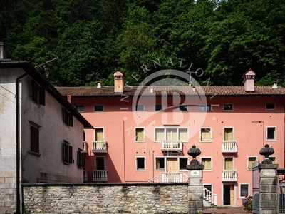 Palazzo di 1000 m² in vendita Perarolo di Cadore, Veneto