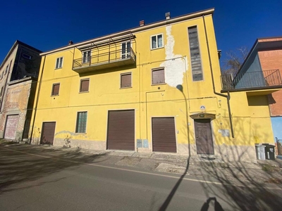 Palazzo o stabile di 176 mq in vendita - Ziano Piacentino