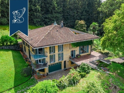 Esclusiva villa di 750 mq in vendita Daverio, Italia
